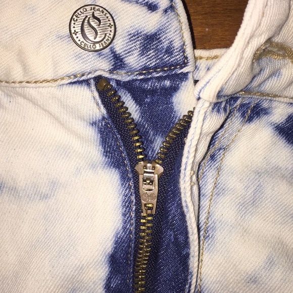 SOLD || Forever 21 High Waisted Frayed Shorts - Picture 4 of 6